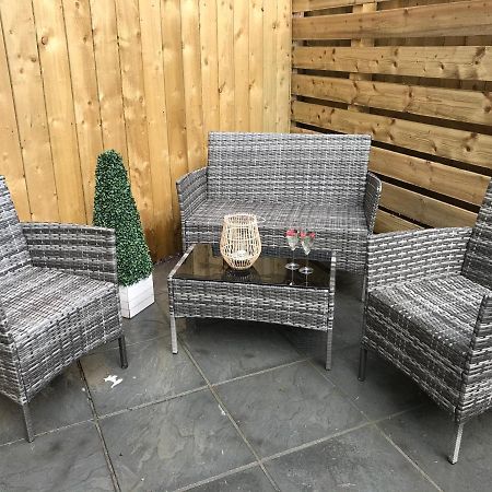 Lola Lodge - Luxury Hot Tub Retreat Newton on the Moor Exterior photo